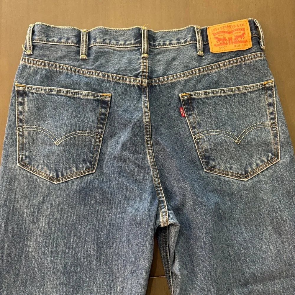 Levi’s 550 Men’s 38/30 Medium Wash Relaxed Fit Jean